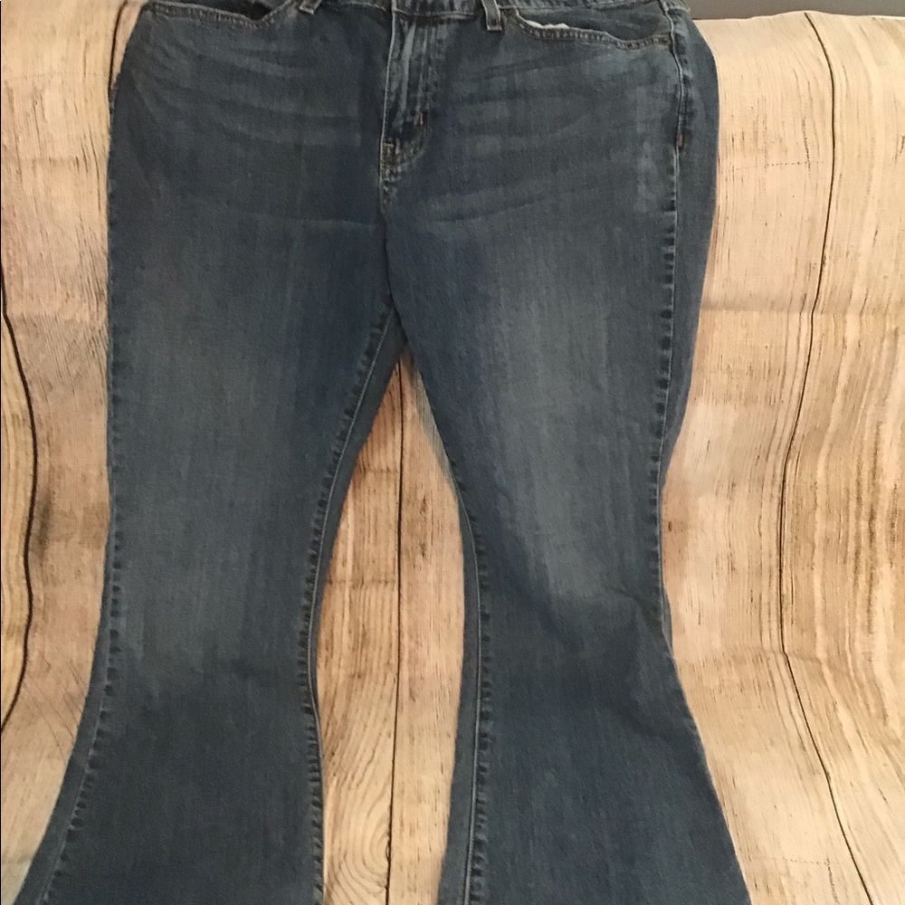 3/$20💐Levi Modern bootcut jeans. Size 16S